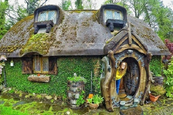 Megépítette saját hobbit házát! Hobbit házat épített